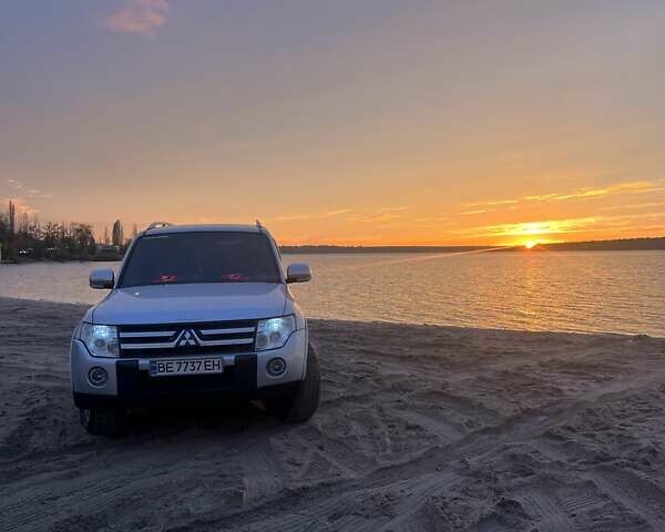 Сірий Міцубісі Паджеро, об'ємом двигуна 3.2 л та пробігом 295 тис. км за 13000 $, фото 2 на Automoto.ua