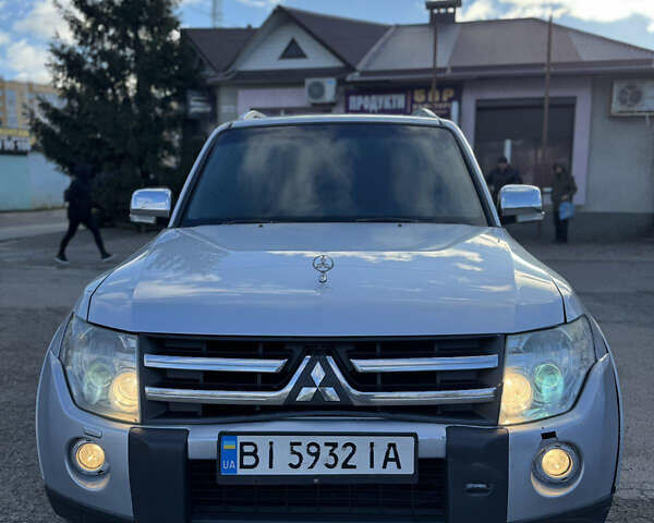 Серый Мицубиси Паджеро, объемом двигателя 3.8 л и пробегом 271 тыс. км за 9999 $, фото 2 на Automoto.ua