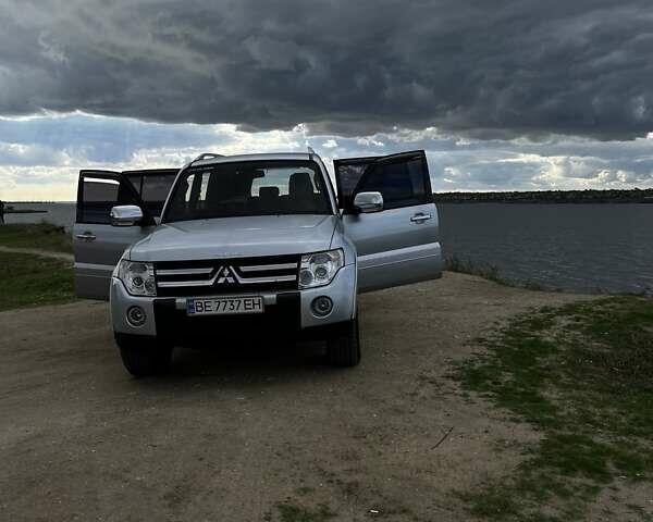 Сірий Міцубісі Паджеро, об'ємом двигуна 3.2 л та пробігом 295 тис. км за 13000 $, фото 7 на Automoto.ua