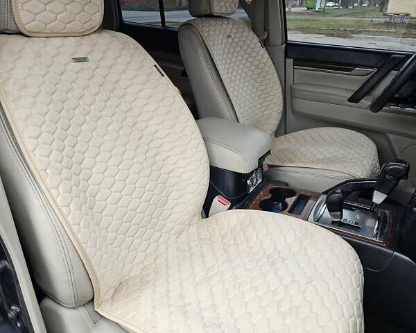 Сірий Міцубісі Паджеро, об'ємом двигуна 3 л та пробігом 187 тис. км за 11777 $, фото 36 на Automoto.ua