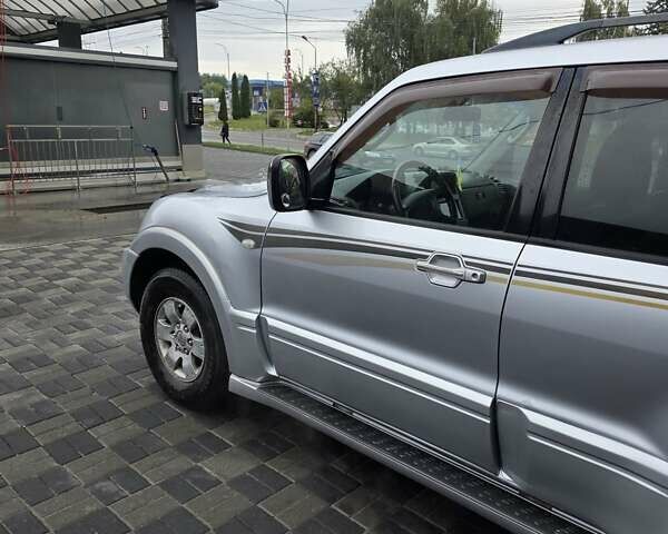 Сірий Міцубісі Паджеро, об'ємом двигуна 3 л та пробігом 396 тис. км за 7899 $, фото 4 на Automoto.ua