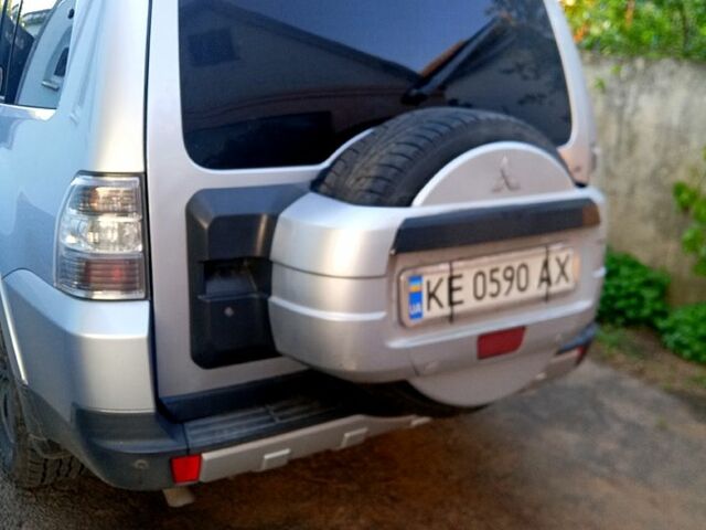 Сірий Міцубісі Паджеро, об'ємом двигуна 3 л та пробігом 240 тис. км за 11000 $, фото 3 на Automoto.ua