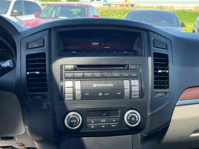 Сірий Міцубісі Паджеро, об'ємом двигуна 3 л та пробігом 162 тис. км за 11990 $, фото 20 на Automoto.ua