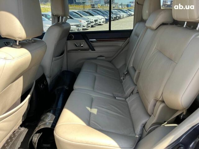 Сірий Міцубісі Паджеро, об'ємом двигуна 3 л та пробігом 162 тис. км за 11990 $, фото 28 на Automoto.ua