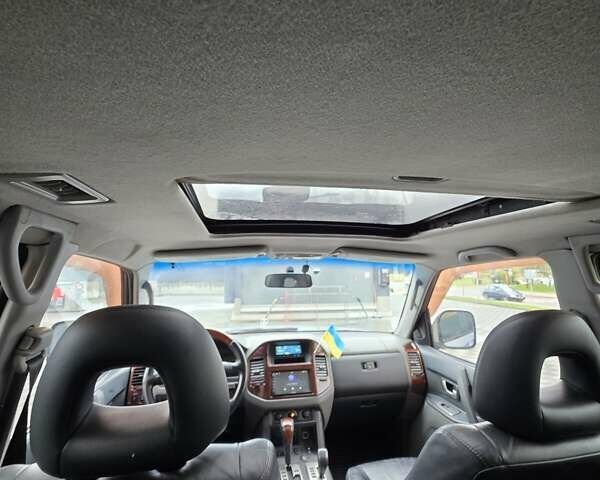 Сірий Міцубісі Паджеро, об'ємом двигуна 3 л та пробігом 396 тис. км за 7899 $, фото 25 на Automoto.ua