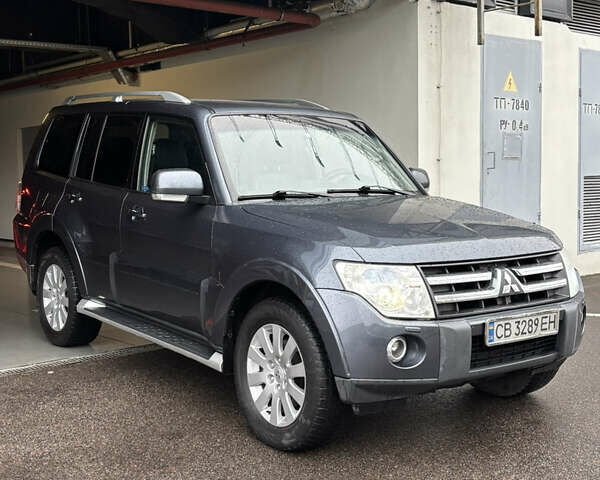 Сірий Міцубісі Паджеро, об'ємом двигуна 3.2 л та пробігом 235 тис. км за 10950 $, фото 5 на Automoto.ua