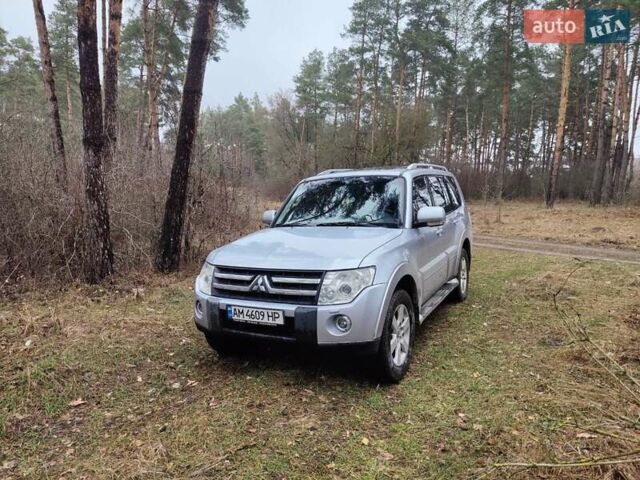 Сірий Міцубісі Паджеро, об'ємом двигуна 3.8 л та пробігом 251 тис. км за 14499 $, фото 32 на Automoto.ua