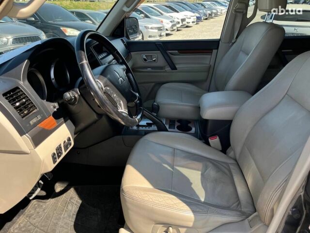 Сірий Міцубісі Паджеро, об'ємом двигуна 3 л та пробігом 162 тис. км за 11990 $, фото 13 на Automoto.ua