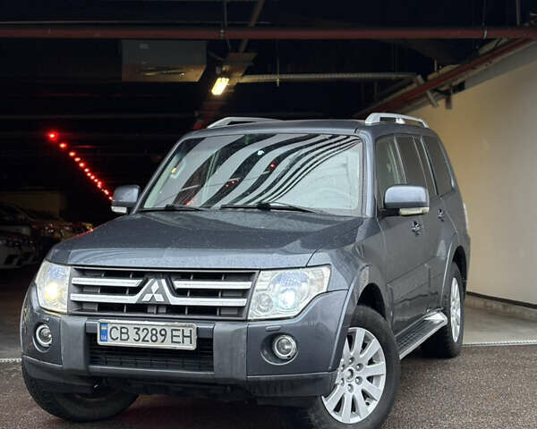 Сірий Міцубісі Паджеро, об'ємом двигуна 3.2 л та пробігом 235 тис. км за 10950 $, фото 1 на Automoto.ua