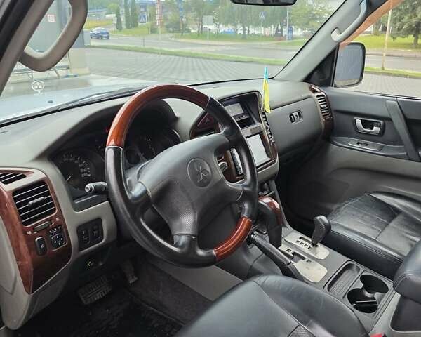 Сірий Міцубісі Паджеро, об'ємом двигуна 3 л та пробігом 396 тис. км за 7899 $, фото 16 на Automoto.ua