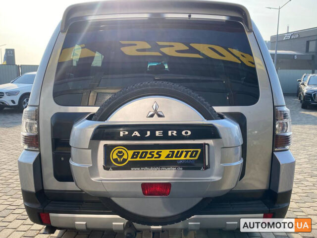 Сірий Міцубісі Паджеро, об'ємом двигуна 3.2 л та пробігом 260 тис. км за 15300 $, фото 5 на Automoto.ua