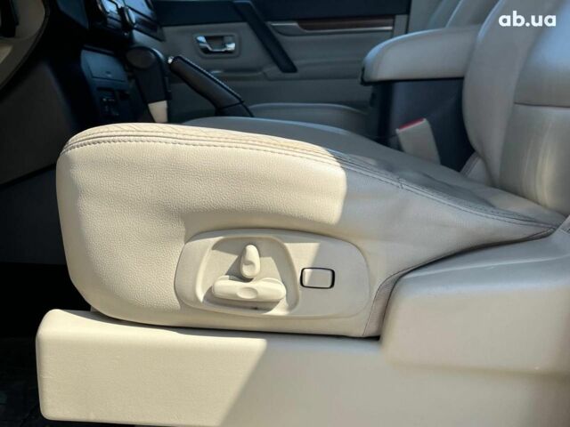 Сірий Міцубісі Паджеро, об'ємом двигуна 3 л та пробігом 162 тис. км за 11990 $, фото 14 на Automoto.ua