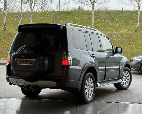 Сірий Міцубісі Паджеро, об'ємом двигуна 3.2 л та пробігом 235 тис. км за 10950 $, фото 3 на Automoto.ua