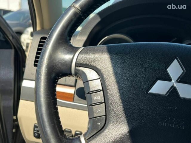 Сірий Міцубісі Паджеро, об'ємом двигуна 3 л та пробігом 162 тис. км за 11990 $, фото 19 на Automoto.ua