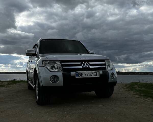 Сірий Міцубісі Паджеро, об'ємом двигуна 3.2 л та пробігом 295 тис. км за 13000 $, фото 6 на Automoto.ua