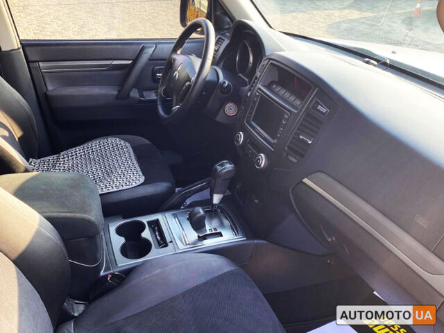 Сірий Міцубісі Паджеро, об'ємом двигуна 3.2 л та пробігом 260 тис. км за 15300 $, фото 19 на Automoto.ua