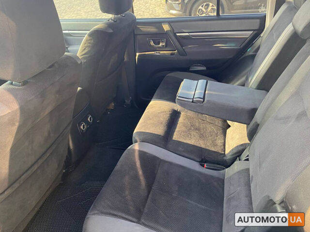 Сірий Міцубісі Паджеро, об'ємом двигуна 3.2 л та пробігом 260 тис. км за 15300 $, фото 23 на Automoto.ua