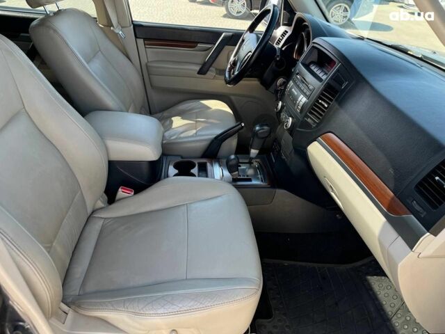 Сірий Міцубісі Паджеро, об'ємом двигуна 3 л та пробігом 162 тис. км за 11990 $, фото 38 на Automoto.ua