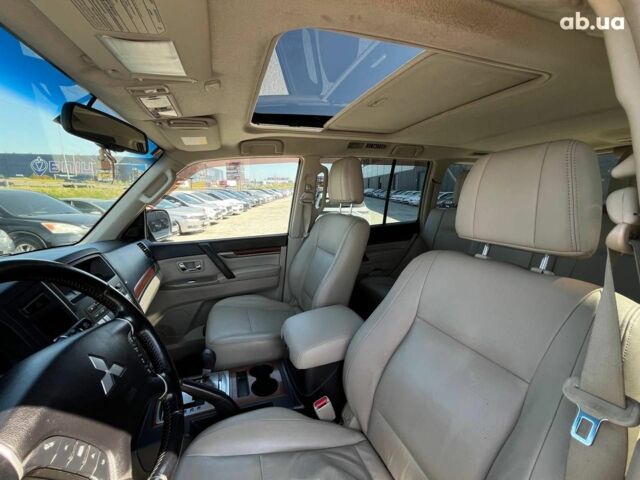 Сірий Міцубісі Паджеро, об'ємом двигуна 3 л та пробігом 162 тис. км за 11990 $, фото 16 на Automoto.ua
