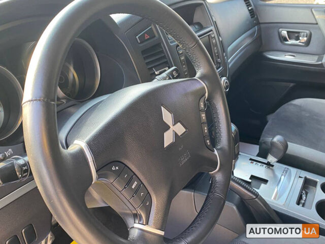 Сірий Міцубісі Паджеро, об'ємом двигуна 3.2 л та пробігом 260 тис. км за 15300 $, фото 9 на Automoto.ua