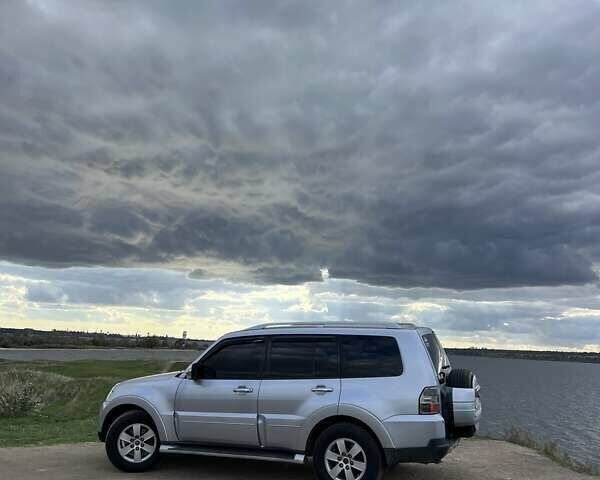 Сірий Міцубісі Паджеро, об'ємом двигуна 3.2 л та пробігом 295 тис. км за 13000 $, фото 9 на Automoto.ua