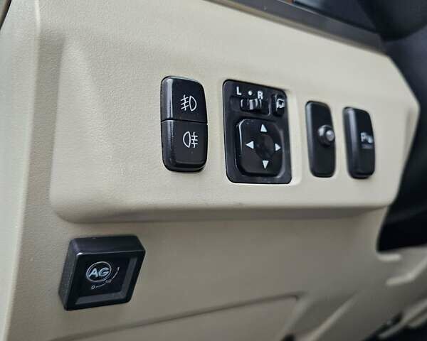 Сірий Міцубісі Паджеро, об'ємом двигуна 3 л та пробігом 187 тис. км за 11777 $, фото 45 на Automoto.ua