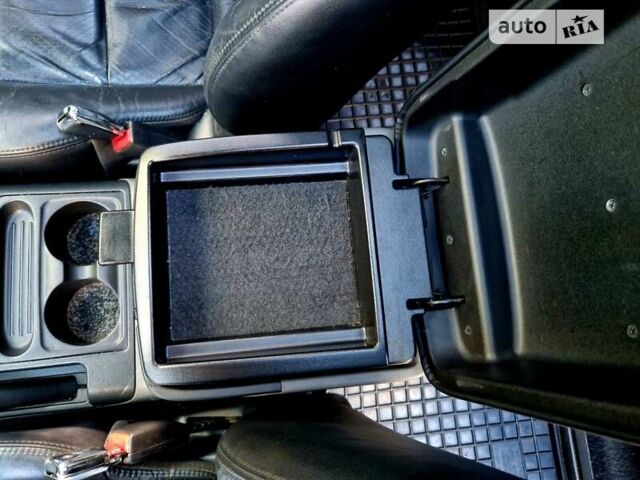 Сірий Міцубісі Паджеро, об'ємом двигуна 3 л та пробігом 299 тис. км за 10500 $, фото 35 на Automoto.ua