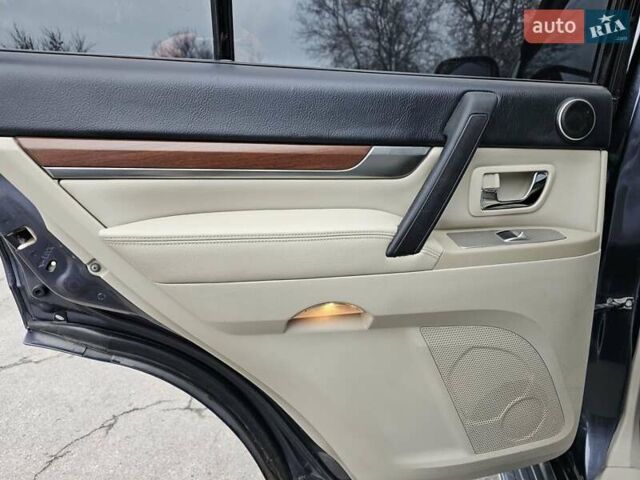 Сірий Міцубісі Паджеро, об'ємом двигуна 3 л та пробігом 187 тис. км за 11777 $, фото 40 на Automoto.ua