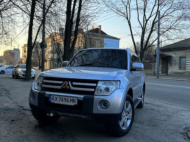 Сірий Міцубісі Паджеро, об'ємом двигуна 3.8 л та пробігом 220 тис. км за 10500 $, фото 1 на Automoto.ua