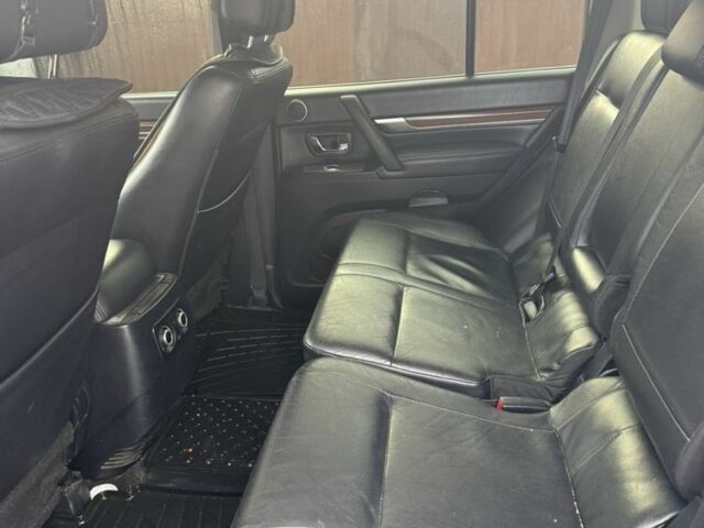 Серый Мицубиси Паджеро, объемом двигателя 3.2 л и пробегом 259 тыс. км за 12900 $, фото 3 на Automoto.ua