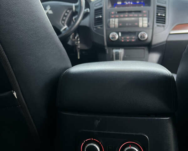 Серый Мицубиси Паджеро, объемом двигателя 2.97 л и пробегом 223 тыс. км за 11700 $, фото 32 на Automoto.ua