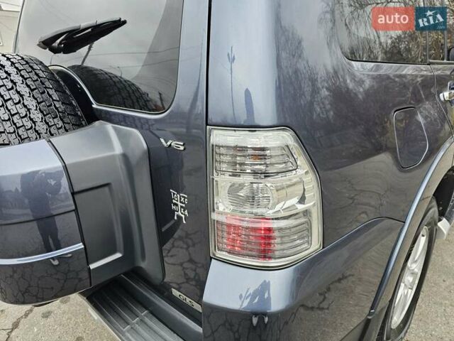 Сірий Міцубісі Паджеро, об'ємом двигуна 3 л та пробігом 187 тис. км за 11777 $, фото 13 на Automoto.ua