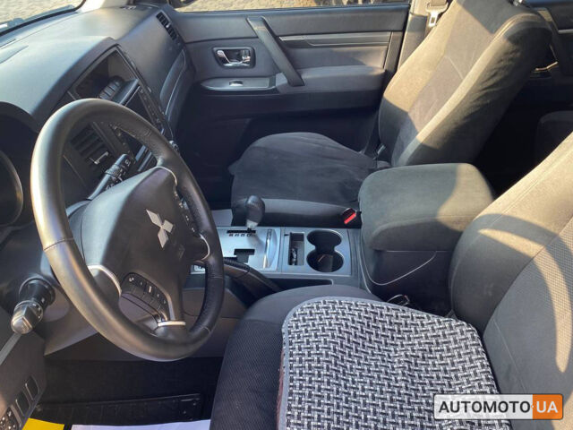 Сірий Міцубісі Паджеро, об'ємом двигуна 3.2 л та пробігом 260 тис. км за 15300 $, фото 10 на Automoto.ua