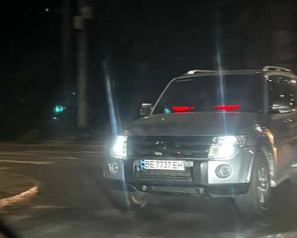 Сірий Міцубісі Паджеро, об'ємом двигуна 3.2 л та пробігом 295 тис. км за 13000 $, фото 13 на Automoto.ua