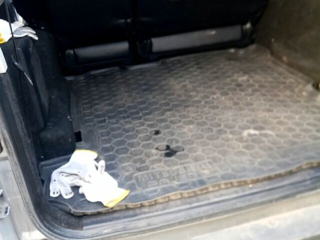 Сірий Міцубісі Паджеро, об'ємом двигуна 3 л та пробігом 240 тис. км за 11000 $, фото 8 на Automoto.ua