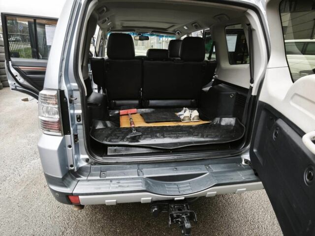 Сірий Міцубісі Паджеро, об'ємом двигуна 3 л та пробігом 170 тис. км за 11000 $, фото 6 на Automoto.ua