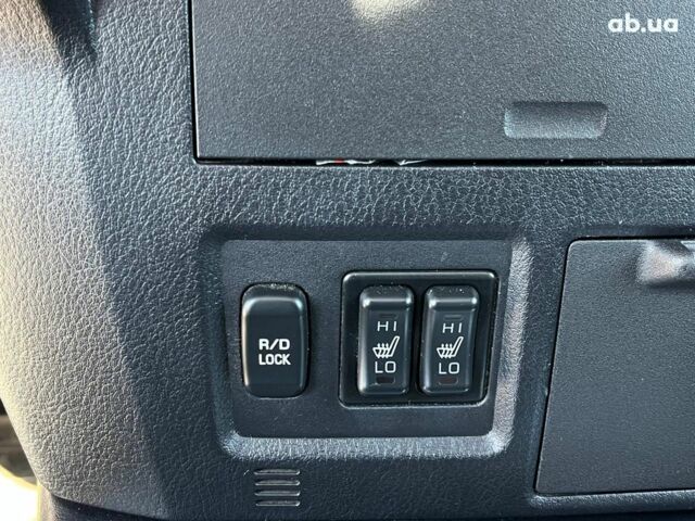 Сірий Міцубісі Паджеро, об'ємом двигуна 3 л та пробігом 162 тис. км за 11990 $, фото 22 на Automoto.ua