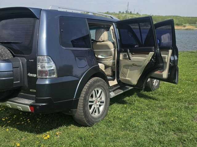 Сірий Міцубісі Паджеро, об'ємом двигуна 3 л та пробігом 300 тис. км за 11500 $, фото 4 на Automoto.ua