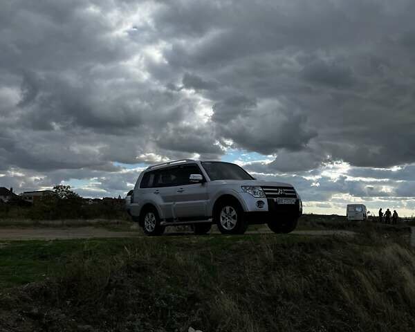 Сірий Міцубісі Паджеро, об'ємом двигуна 3.2 л та пробігом 295 тис. км за 13000 $, фото 3 на Automoto.ua