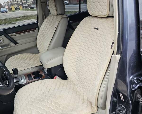 Сірий Міцубісі Паджеро, об'ємом двигуна 3 л та пробігом 187 тис. км за 11777 $, фото 46 на Automoto.ua