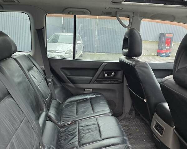 Сірий Міцубісі Паджеро, об'ємом двигуна 3 л та пробігом 396 тис. км за 7899 $, фото 24 на Automoto.ua