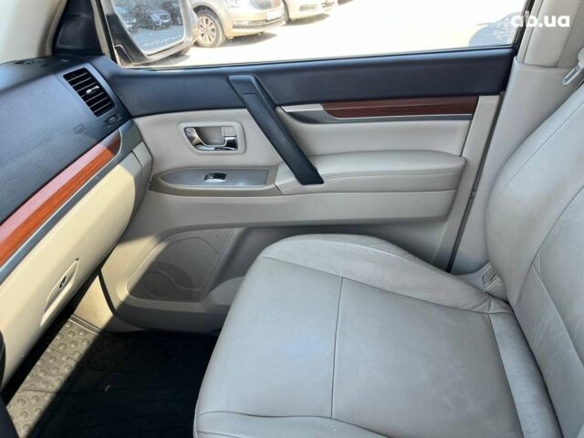 Сірий Міцубісі Паджеро, об'ємом двигуна 3 л та пробігом 162 тис. км за 11990 $, фото 27 на Automoto.ua