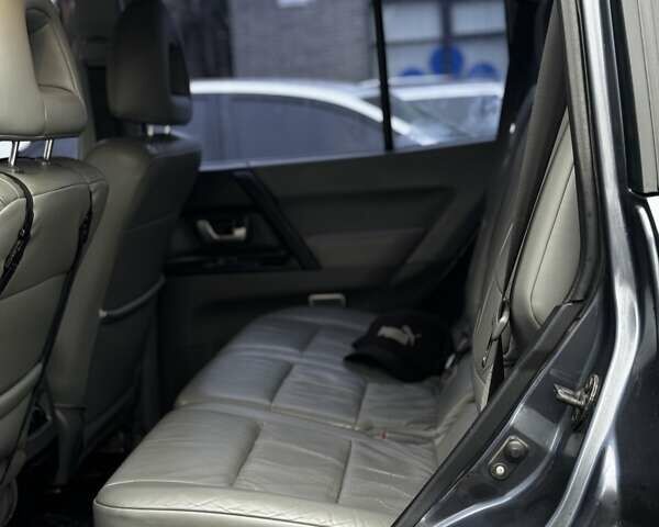 Сірий Міцубісі Паджеро, об'ємом двигуна 2.97 л та пробігом 230 тис. км за 9000 $, фото 3 на Automoto.ua