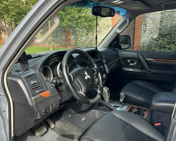 Серый Мицубиси Паджеро, объемом двигателя 2.97 л и пробегом 220 тыс. км за 12900 $, фото 9 на Automoto.ua