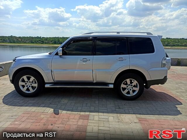 Серый Мицубиси Паджеро, объемом двигателя 3.8 л и пробегом 224 тыс. км за 10700 $, фото 1 на Automoto.ua