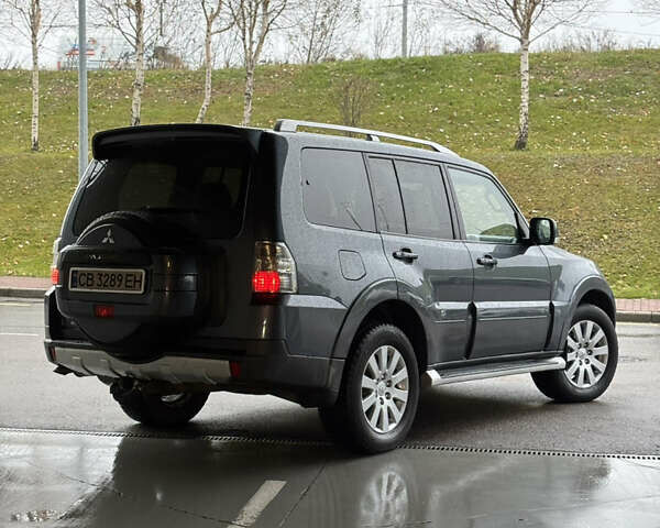 Сірий Міцубісі Паджеро, об'ємом двигуна 3.2 л та пробігом 235 тис. км за 10950 $, фото 4 на Automoto.ua