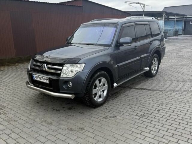 Серый Мицубиси Паджеро, объемом двигателя 3.2 л и пробегом 259 тыс. км за 12900 $, фото 1 на Automoto.ua