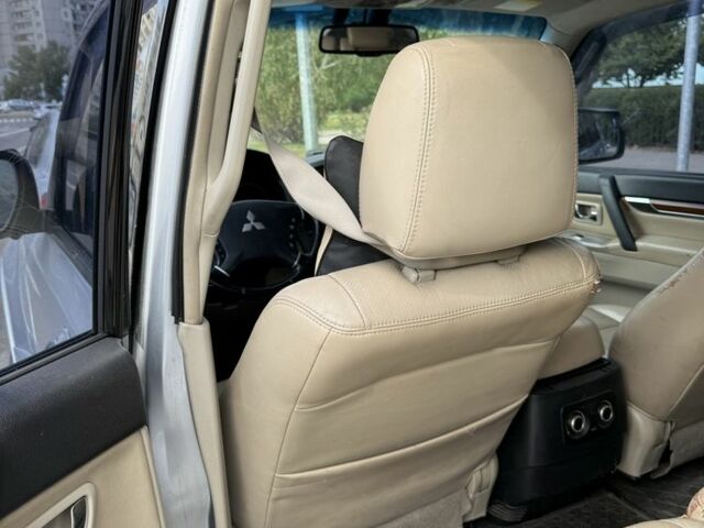 Серый Мицубиси Паджеро, объемом двигателя 3 л и пробегом 199 тыс. км за 8500 $, фото 2 на Automoto.ua