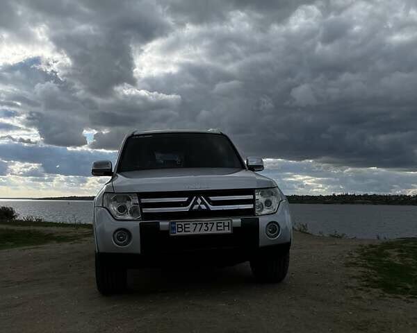 Сірий Міцубісі Паджеро, об'ємом двигуна 3.2 л та пробігом 295 тис. км за 13000 $, фото 5 на Automoto.ua