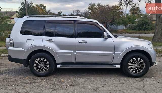 Серый Мицубиси Паджеро, объемом двигателя 2.97 л и пробегом 242 тыс. км за 11500 $, фото 1 на Automoto.ua